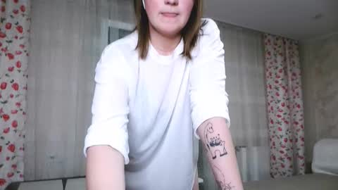 Snapshot of eliza_sin chatting on 11/18/25, 03:49 Elizabeth online show from 11/18/25, 03:49