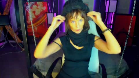 Snapshot of elizabe_th chatting on 01/19/25, 11:53 Elizabethangel online show from 01/19/25, 11:53