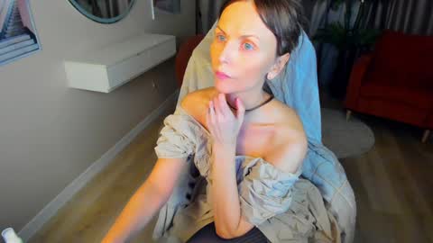 Snapshot of elizabe_th chatting on 02/07/25, 01:25 Elizabethangel online show from 02/07/25, 01:25