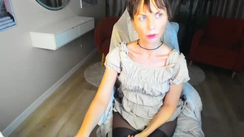 Snapshot of elizabe_th chatting on 02/07/25, 04:27 Elizabethangel online show from 02/07/25, 04:27