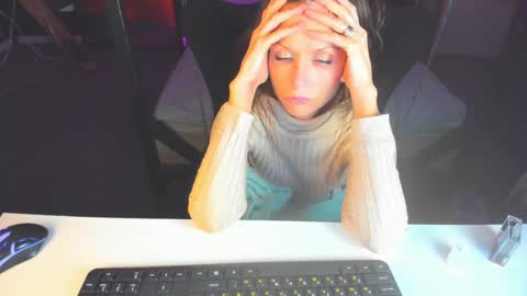 Snapshot of elizabe_th chatting on 03/06/25, 02:40 Elizabethangel online show from 03/06/25, 02:40