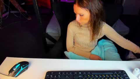 Snapshot of elizabe_th chatting on 03/06/25, 05:43 Elizabethangel online show from 03/06/25, 05:43