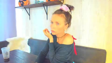 Snapshot of elizabe_th chatting on 07/26/26, 11:28 Elizabethangel online show from 07/26/26, 11:28