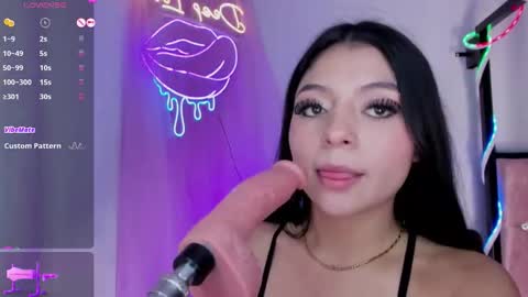 Elizabeth online show from 11/21/25, 02:43