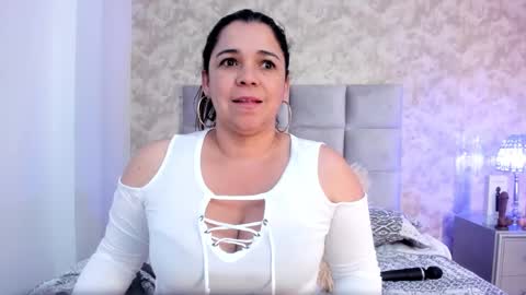 Elizabeth online show from 02/10/25, 03:57