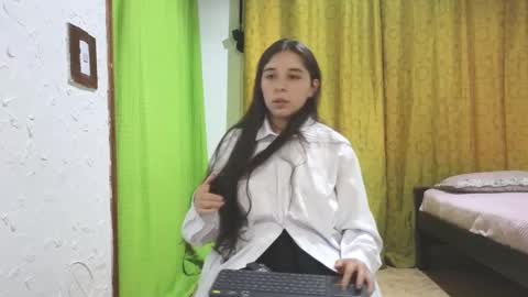 Snapshot of elizabeth_evanz chatting on 01/06/25, 04:04 elizabeth online show from 01/06/25, 04:04