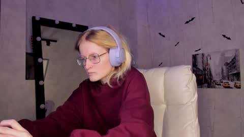 Elizabeth online show from 11/17/25, 01:11