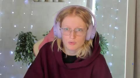 Elizabeth online show from 11/24/25, 01:05