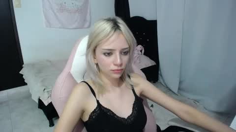 Snapshot of elizabeth_rose02 chatting on 02/22/26, 02:56 Elizabeth online show from 02/22/26, 02:56