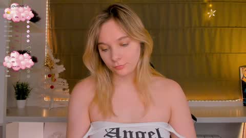 Snapshot of elizabethandersen chatting on 02/02/25, 01:02 Elizabeth online show from 02/02/25, 01:02