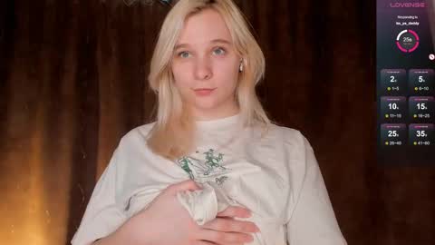 Snapshot of elizabethandersen chatting on 03/08/25, 07:49 Elizabeth online show from 03/08/25, 07:49