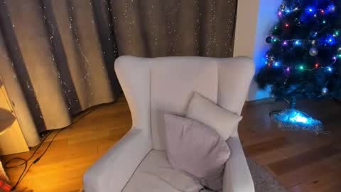 Snapshot of elizabethandersen chatting on 12/01/25, 01:10 Elizabeth online show from 12/01/25, 01:10