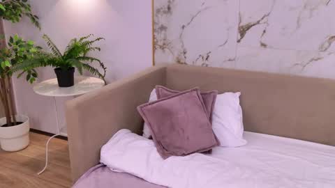 Elizabeth online show from 10/15/25, 04:07