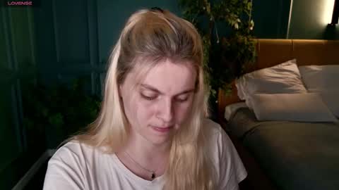 elizabethmad online show from 09/22/25, 06:32