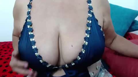 ElizabethMiler online show from 05/06/26, 02:08
