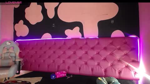 Snapshot of elizabethmilf_1 chatting on 12/20/25, 09:33 elizabethWelcome my rooomGive me more pleasure a PVT is open PVT new online show from 12/20/25, 09:33