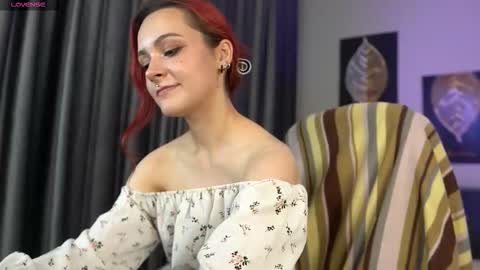 Snapshot of elizabethmilller_ chatting on 10/07/25, 10:07 Elizabet online show from 10/07/25, 10:07