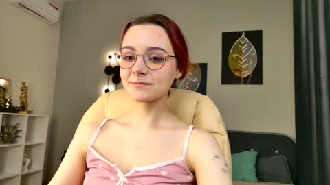 Elizabet online show from 11/21/25, 10:19