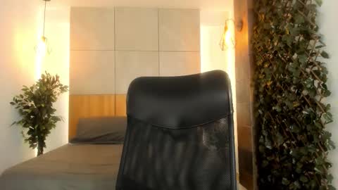 Snapshot of elizabethrouge_ chatting on 11/11/25, 02:17 online show from 11/11/25, 02:17