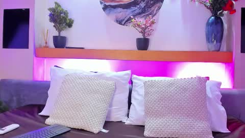 Snapshot of elizabethrouge_ chatting on 03/11/26, 01:39 online show from 03/11/26, 01:39