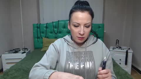 ElizabethSho online show from 01/31/25, 01:11