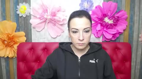 Snapshot of elizabethsho chatting on 11/17/25, 06:03 ElizabethSho online show from 11/17/25, 06:03