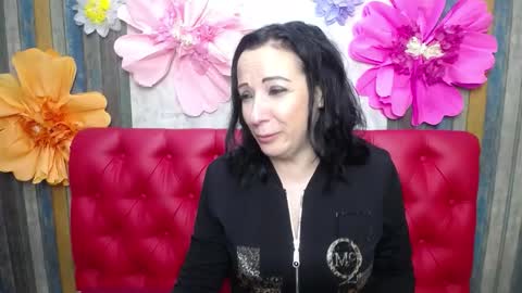 Snapshot of elizabethsho chatting on 11/22/25, 06:29 ElizabethSho online show from 11/22/25, 06:29