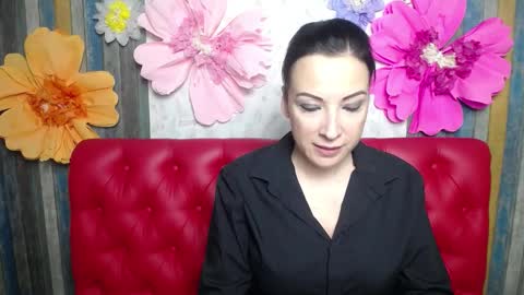 Snapshot of elizabethsho chatting on 12/02/25, 06:25 ElizabethSho online show from 12/02/25, 06:25