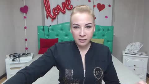 Snapshot of elizabethsho chatting on 05/02/26, 05:18 ElizabethSho online show from 05/02/26, 05:18