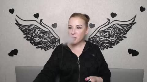 Snapshot of elizabethsho chatting on 05/16/26, 05:45 ElizabethSho online show from 05/16/26, 05:45
