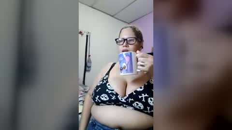 Snapshot of elizabethtaylor1 chatting on 07/08/26, 10:14 Elizabeth online show from 07/08/26, 10:14