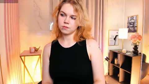 Snapshot of elizabethvane chatting on 06/18/26, 06:35 Elizabeth online show from 06/18/26, 06:35