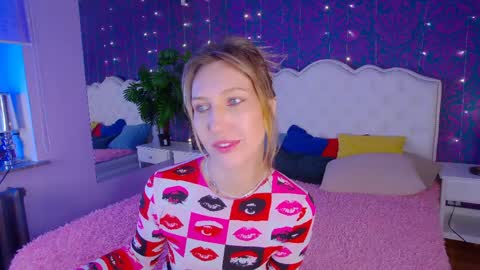 Snapshot of elizamayers chatting on 03/30/26, 09:05 Linda online show from 03/30/26, 09:05