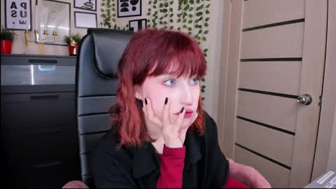 Snapshot of elizanik chatting on 05/12/26, 11:24 Eliza online show from 05/12/26, 11:24