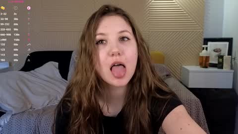 Snapshot of elizavetta_miller chatting on 03/27/26, 01:44 Lisa online show from 03/27/26, 01:44