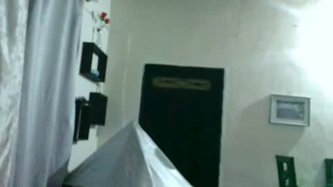 Snapshot of elizka_00 chatting on 04/16/26, 04:02 elizka 00 online show from 04/16/26, 04:02