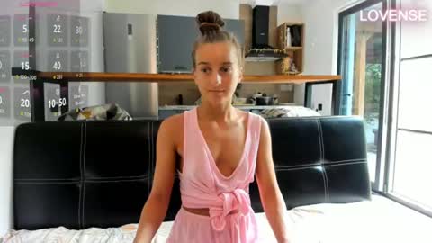 Snapshot of elizsweet chatting on 07/26/26, 11:17 Eliz online show from 07/26/26, 11:17