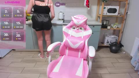 Snapshot of elkapulka chatting on 12/19/25, 11:56 Lina online show from 12/19/25, 11:56