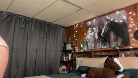 Ella online show from 05/28/26, 01:08