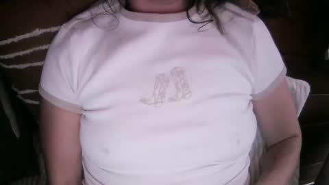 Snapshot of ella_girlnextdoor chatting on 02/24/25, 11:32 Ella - Girl Next Door online show from 02/24/25, 11:32