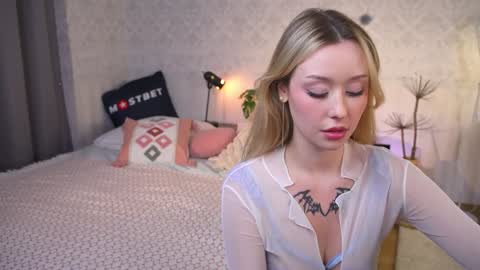 Snapshot of ella_knockers_xl chatting on 12/19/24, 02:35 Ella NEXT STREAM 21 november online show from 12/19/24, 02:35