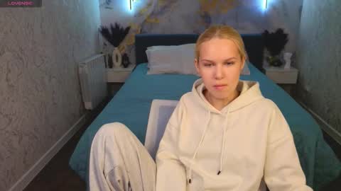 Ella online show from 03/15/26, 09:26