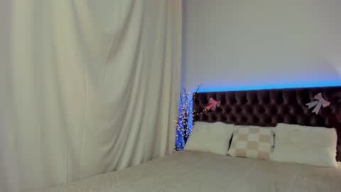 Snapshot of ella_mayers chatting on 02/16/25, 09:48 Ella Mayers online show from 02/16/25, 09:48