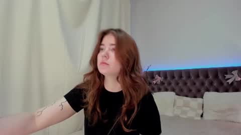 Snapshot of ella_mayers chatting on 02/26/25, 03:42 Ella Mayers online show from 02/26/25, 03:42