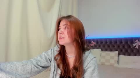 Snapshot of ella_mayers chatting on 03/01/25, 09:26 Ella Mayers online show from 03/01/25, 09:26