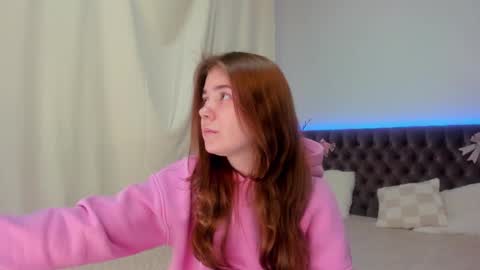 Snapshot of ella_mayers chatting on 03/02/25, 09:43 Ella Mayers online show from 03/02/25, 09:43