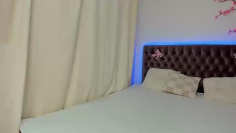 Snapshot of ella_mayers chatting on 10/17/25, 12:41 Ella Mayers online show from 10/17/25, 12:41