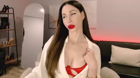 Ella online show from 06/25/26, 05:45