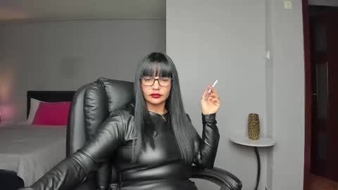 Ella online show from 11/25/25, 06:41