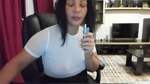 Ella online show from 12/21/25, 02:24